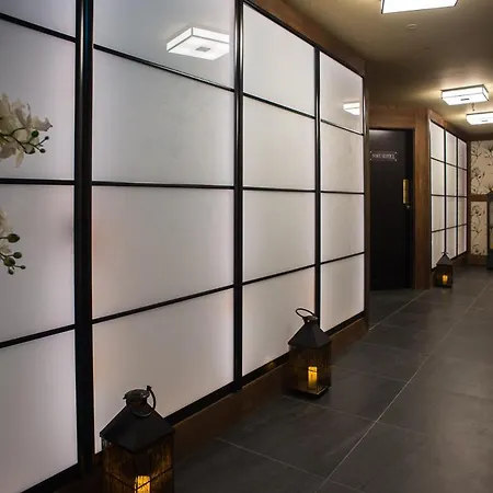 Holyrood - Leisure Centre & The At Orchids 4* 班多伦