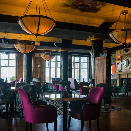 Holyrood - Leisure Centre & The At Orchids 班多伦