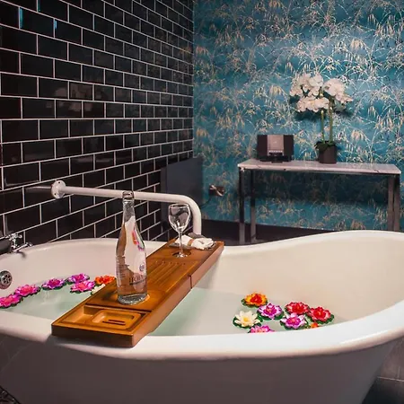 酒店 Holyrood - Leisure Centre & The At Orchids 4*