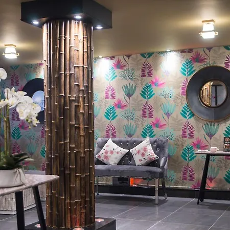 Holyrood - Leisure Centre & The At Orchids 酒店