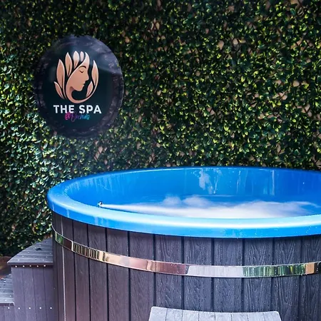 Hotel Holyrood - Leisure Centre & The At Orchids