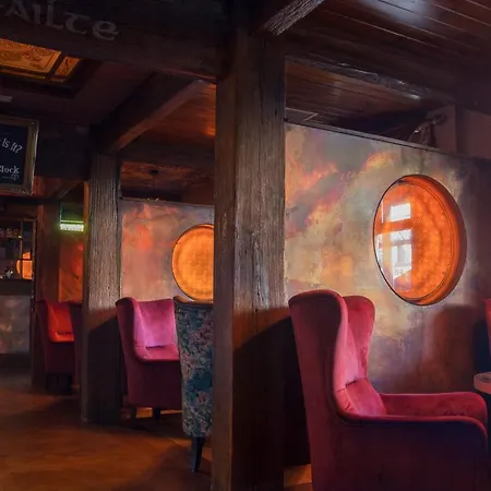 酒店 Holyrood - Leisure Centre & The At Orchids 班多伦