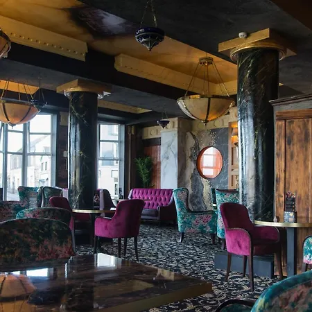 Holyrood - Leisure Centre & The At Orchids 酒店