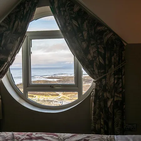 Holyrood - Leisure Centre & The At Orchids 4*