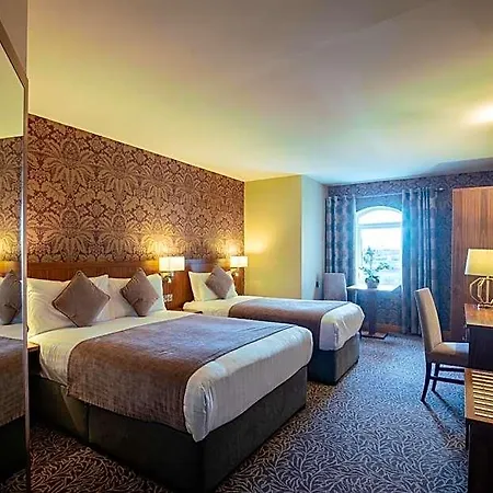 Holyrood - Leisure Centre & The At Orchids 4*