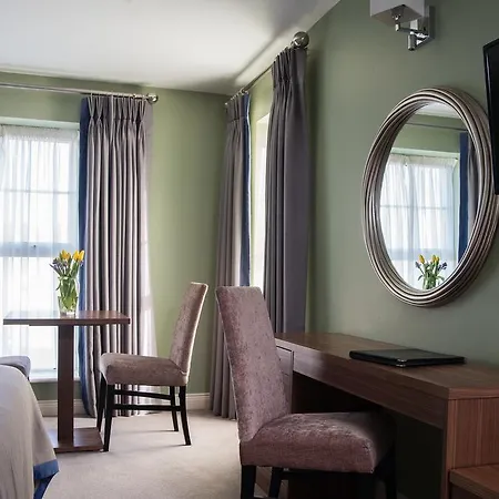 Holyrood - Leisure Centre & The At Orchids 4*