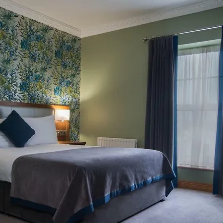 Hotel Holyrood - Leisure Centre & The At Orchids 4*