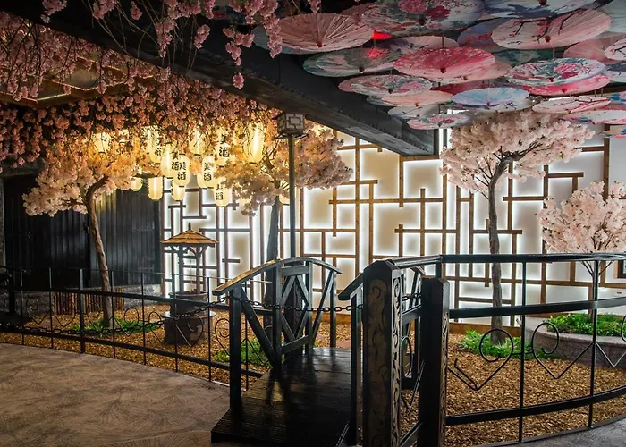 Holyrood - Leisure Centre & The At Orchids Hotel 4*