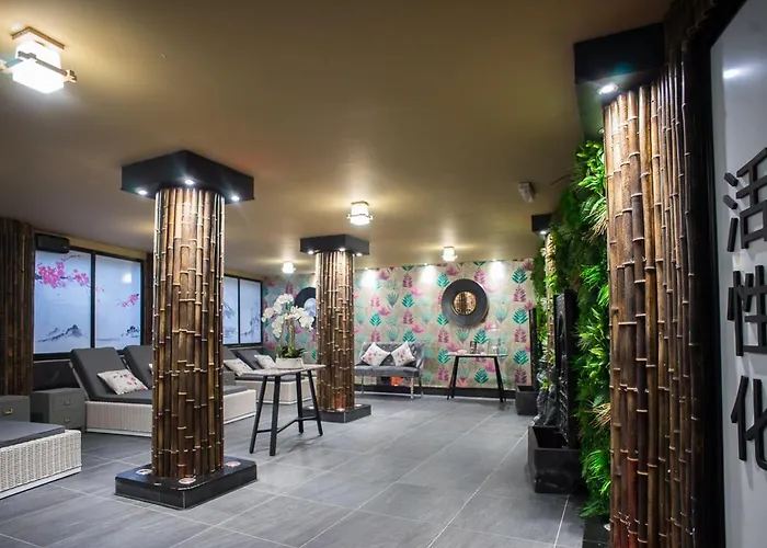 Holyrood - Leisure Centre & The At Orchids 4*