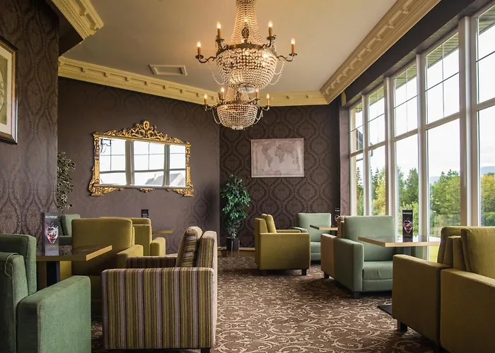 Holyrood - Leisure Centre & The At Orchids 4* 번드런