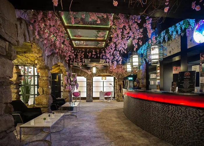 Hotel Holyrood - Leisure Centre & The At Orchids