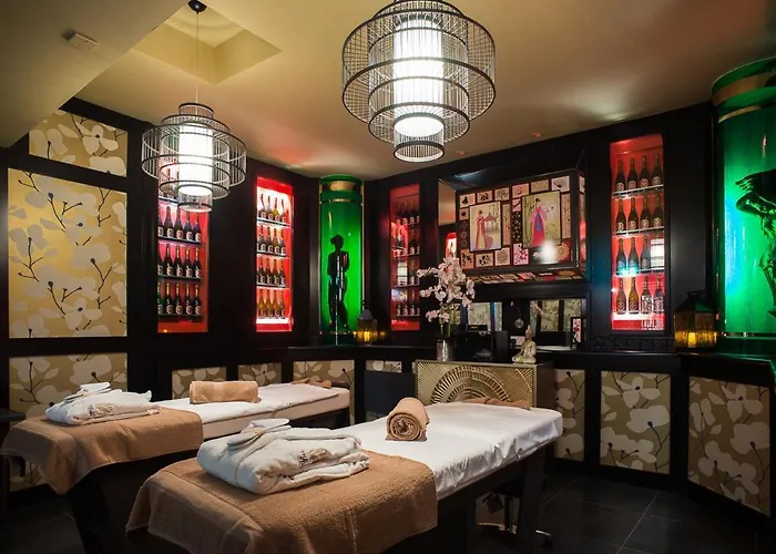 Holyrood - Leisure Centre & The At Orchids