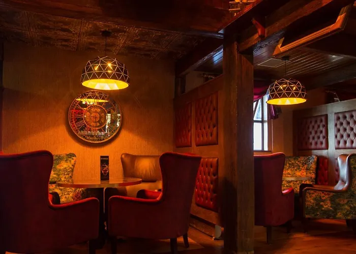 호텔 Holyrood - Leisure Centre & The At Orchids