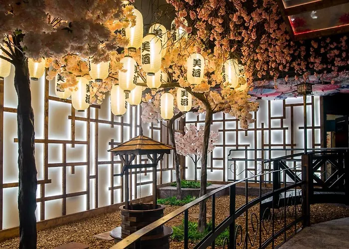 호텔 Holyrood - Leisure Centre & The At Orchids 4*