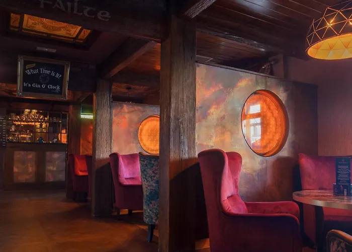 호텔 Holyrood - Leisure Centre & The At Orchids 번드런