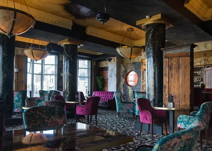 Holyrood - Leisure Centre & The At Orchids 호텔