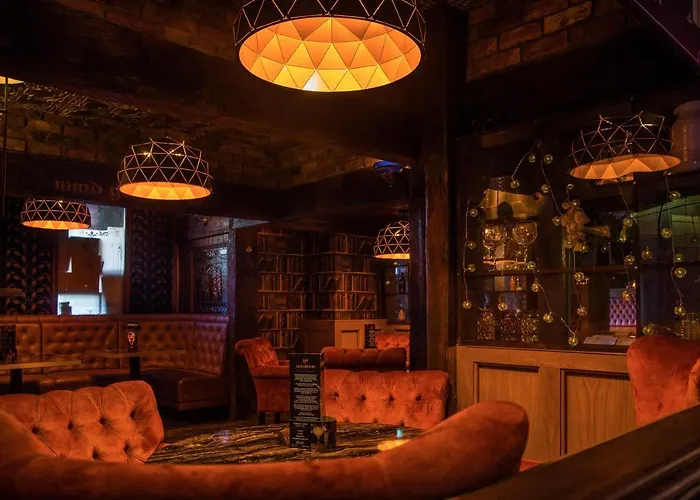 Holyrood - Leisure Centre & The At Orchids 4* 번드런