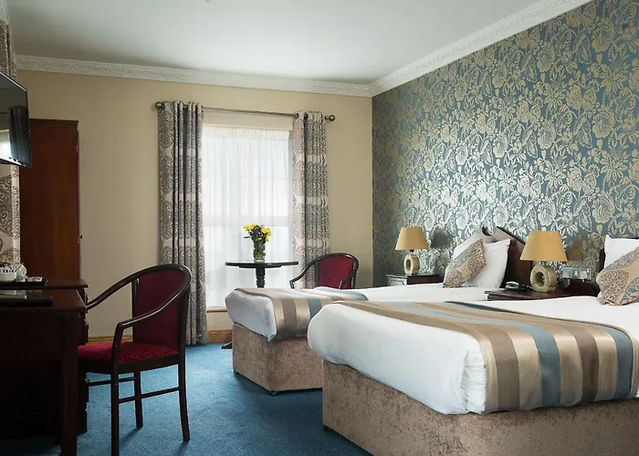 Holyrood - Leisure Centre & The At Orchids 호텔 4*