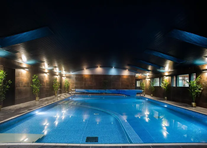 Hotel Holyrood - Leisure Centre & The At Orchids 4*