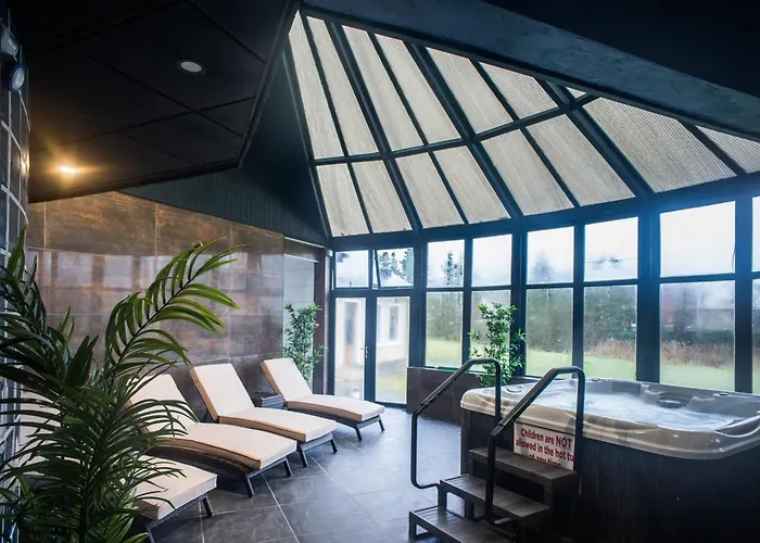 호텔 Holyrood - Leisure Centre & The At Orchids