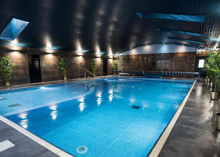 Holyrood - Leisure Centre & The At Orchids 번드런