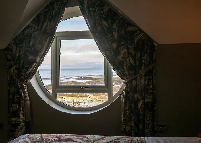 Holyrood - Leisure Centre & The At Orchids 4*