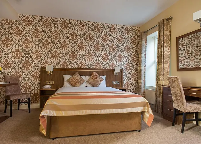 호텔 Holyrood - Leisure Centre & The At Orchids 4*