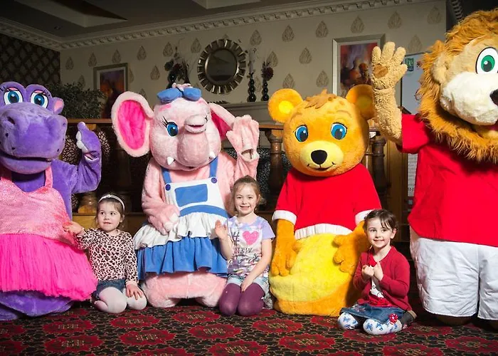 Holyrood - Leisure Centre & The At Orchids 호텔 4*