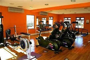 호텔 Holyrood - Leisure Centre & The At Orchids 4*