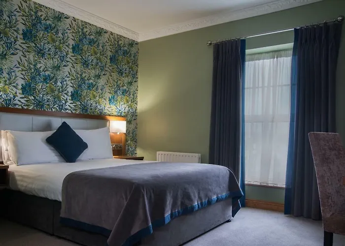 호텔 Holyrood - Leisure Centre & The At Orchids 4*