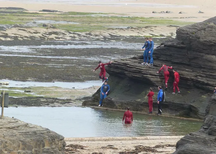 Holyrood - Leisure Centre & The At Orchids 번드런